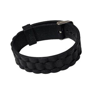 Retro Minimalist Black Silicone Watch Band Textured Design 80s 90s Fashion Women